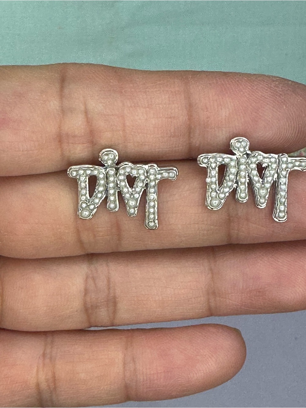 AA great Silver Tone 'Diva' Stud Earrings - Silver